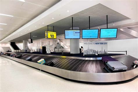 m4ufree baggage claim|E.